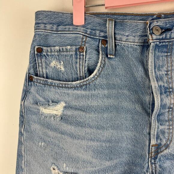Levi 501 cut off distressed shorts button fly size 31 - Picture 3 of 8